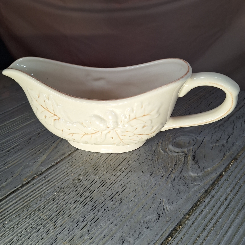 Vintage Collectible Victoria Pottery Gravy Boat Embossed Oak Leaf & Acorn Design - Picture 2 of 9